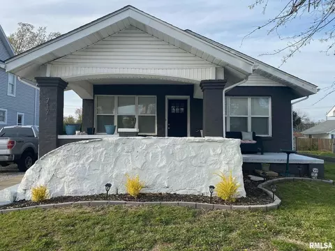 717 E Main St, Benton, IL 62812