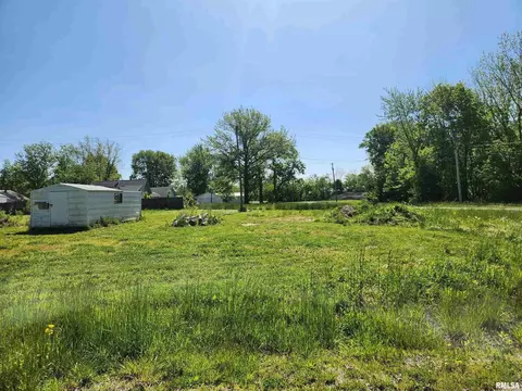 64 S 2nd St, Ashley, IL 62808