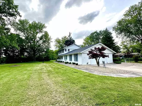 Exterior - 1 Estate Dr, Centralia, IL 62801 photo 4 of 11