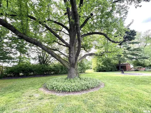 Exterior - 1 Estate Dr, Centralia, IL 62801 photo 9 of 11