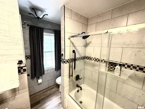 Bath - 1 Estate Dr, Centralia, IL 62801 photo 4 of 4