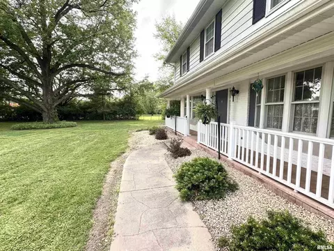 Exterior - 1 Estate Dr, Centralia, IL 62801 photo 3 of 11