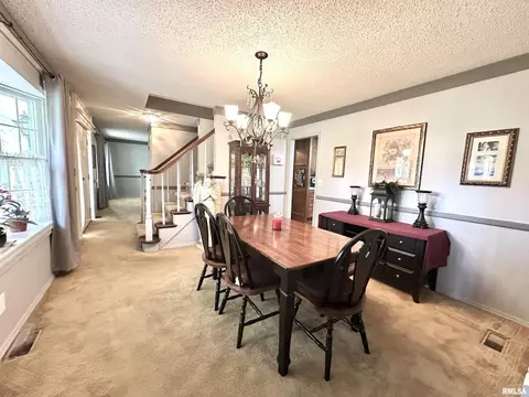 Dining - 1 Estate Dr, Centralia, IL 62801 photo 2 of 2