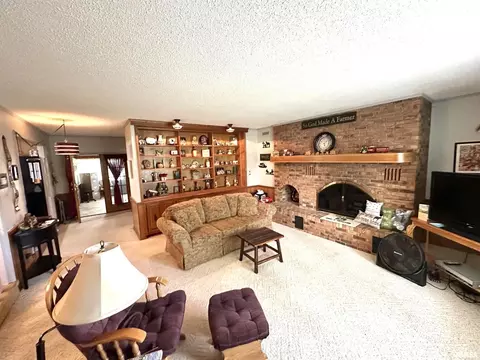 Living - 1 Estate Dr, Centralia, IL 62801 photo 3 of 3