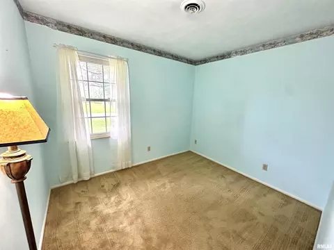 Bedroom - 1 Estate Dr, Centralia, IL 62801 photo 3 of 5