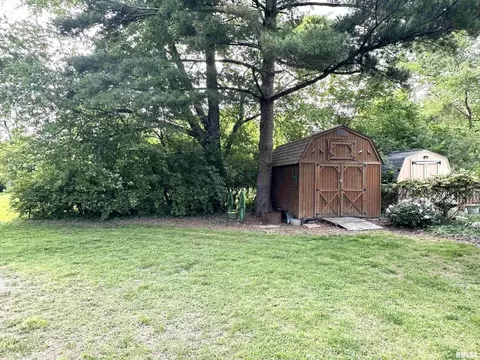 Exterior - 1 Estate Dr, Centralia, IL 62801 photo 10 of 11