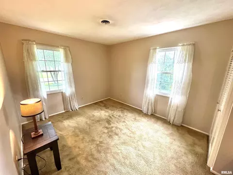 Bedroom - 1 Estate Dr, Centralia, IL 62801 photo 2 of 5