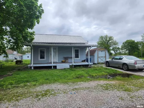 42 S 2nd St, Ashley, IL 62808