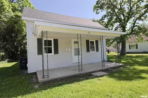 621 E Oglesby, Salem, IL 62881
