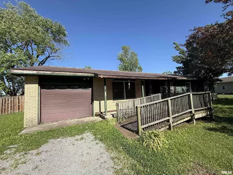 102 Stable Dr, Carterville, IL 62918