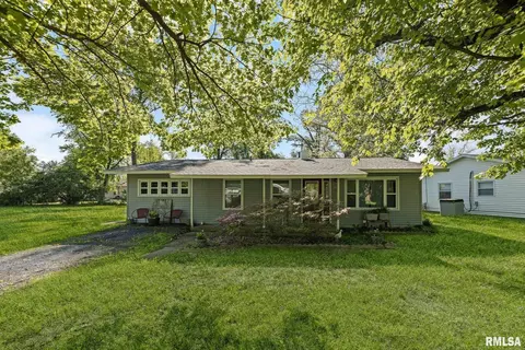 17 Roseclair St, Centralia, IL 62801