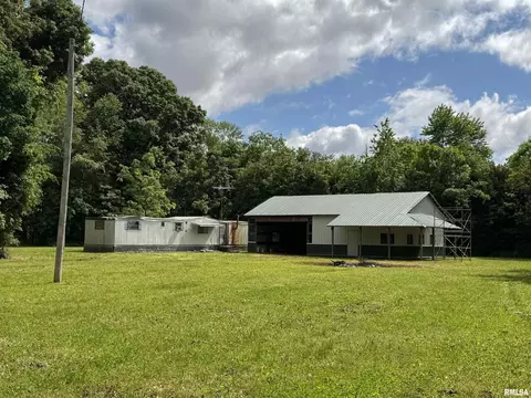 12506 N 2200th St, Willow Hill, IL 62480