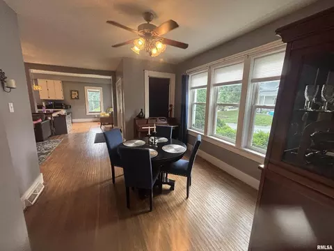 Dining - 680 Stratton St, Chester, IL 62233 photo 2 of 2