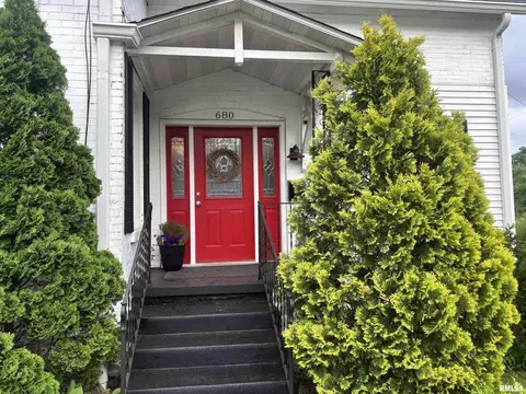Exterior - 680 Stratton St, Chester, IL 62233 photo 2 of 6