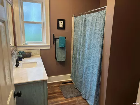 Bath - 680 Stratton St, Chester, IL 62233 photo 1 of 1