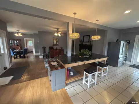 Entry Way - 680 Stratton St, Chester, IL 62233 photo 1 of 2