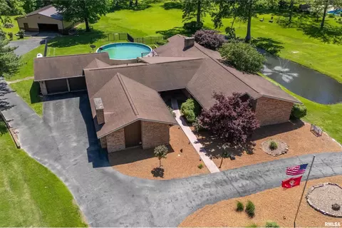 415 E Reichert Dr, Marion, IL 62959