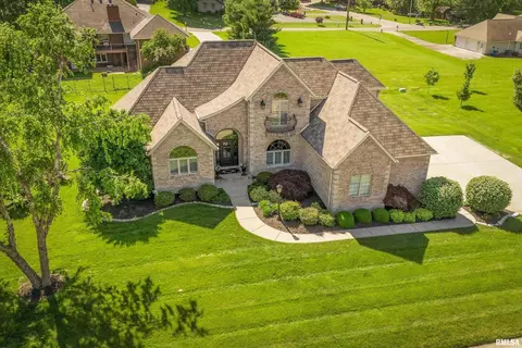 1302 Collins Ln, Marion, IL 62959