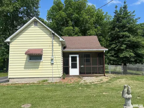 1410 N Main St, Benton, IL 62812