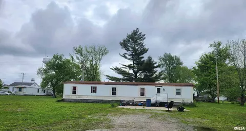 152 N Greenup St, Ashley, IL 62808