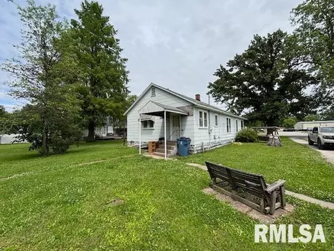20 Penco St, Centralia, IL 62801