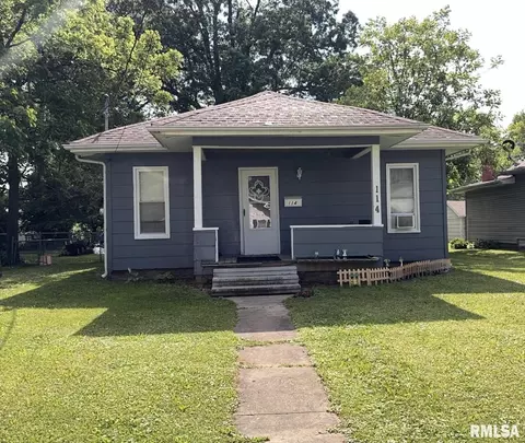 114 S 9th St, Benton, IL 62812