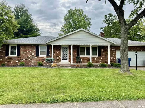 535 Meadowbrook Ln, Centralia, IL 62801