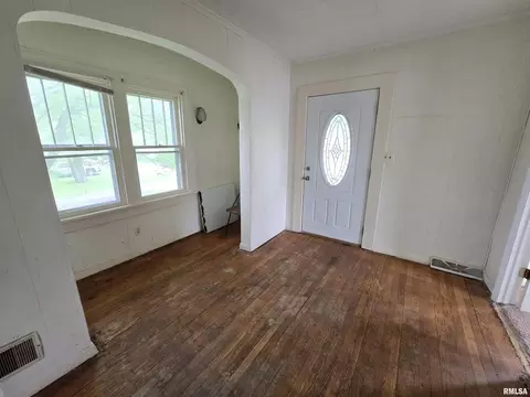 Entry Way - 1201 E Noleman St, Centralia, IL 62801 photo 1 of 6