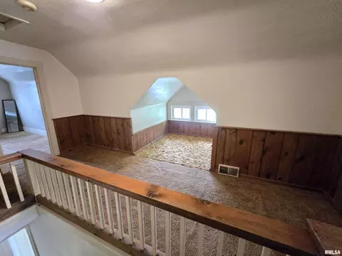 Entry Way - 1201 E Noleman St, Centralia, IL 62801 photo 3 of 6