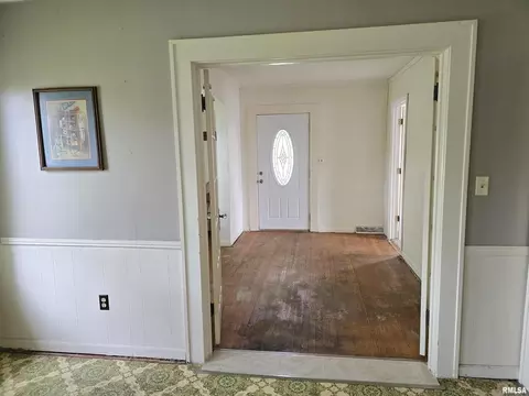 Entry Way - 1201 E Noleman St, Centralia, IL 62801 photo 2 of 6