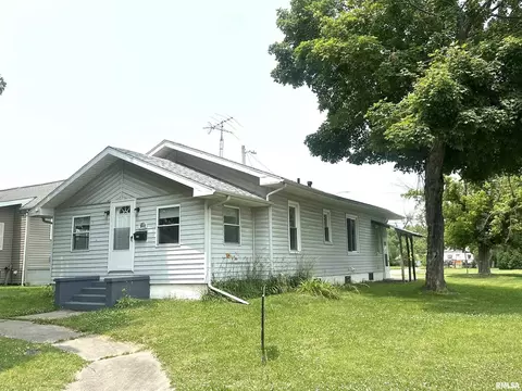 1206 E 2nd St, Centralia, IL 62801