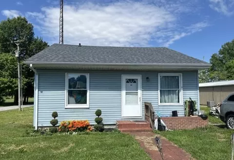 415 S Park St, Sesser, IL 62884