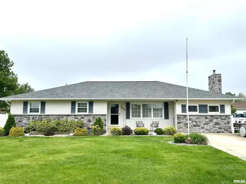 118 W 5th St, Hoffman, IL 62250