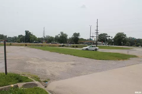 1915-1921 W Sycamore St, Carbondale, IL 62901