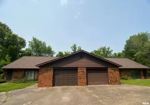 105 N Violet Ln, Carbondale, IL 62901