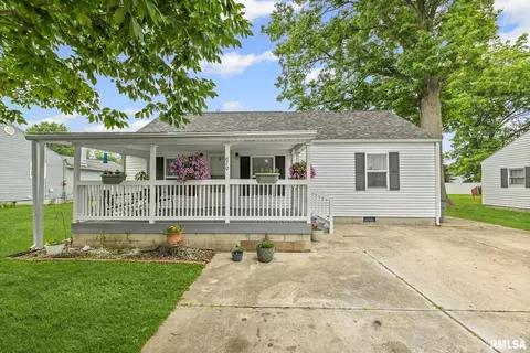 620 W Allmon St, Salem, IL 62881