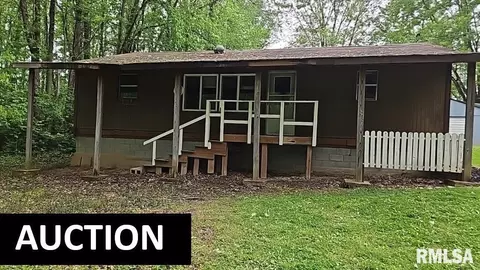 1233 W Harrison Rd, Murphysboro, IL 62966