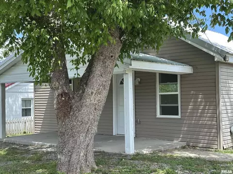 329 N Broadway Ave, Goreville, IL 62939