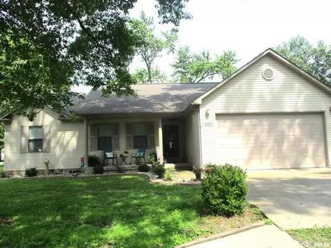 302 Elizabeth St, Benton, IL 62812