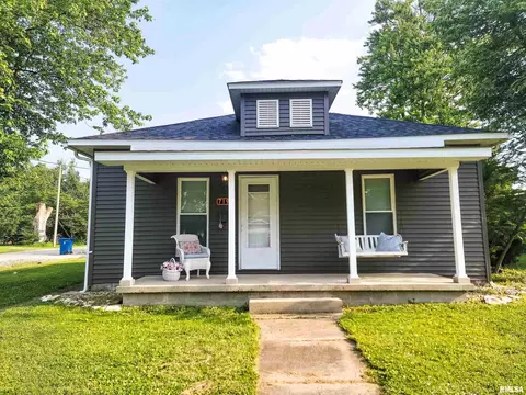 719 E Cherry St, Olney, IL 62450