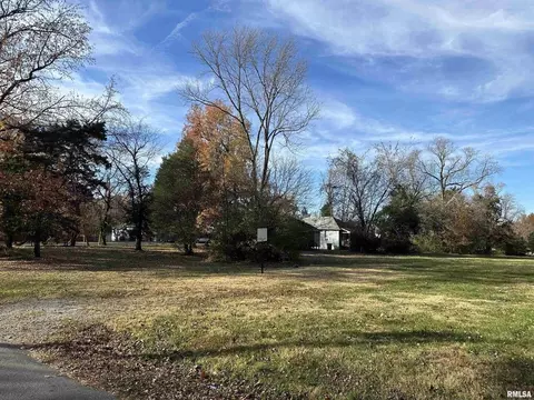 900 W Cherry St, Carbondale, IL 62901