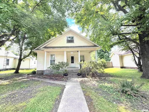 306 E 5th St, West Frankfort, IL 62896