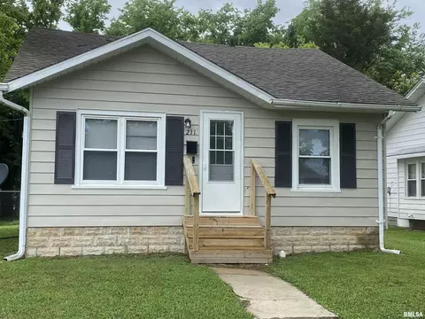 211 Charles St, Benton, IL 62812