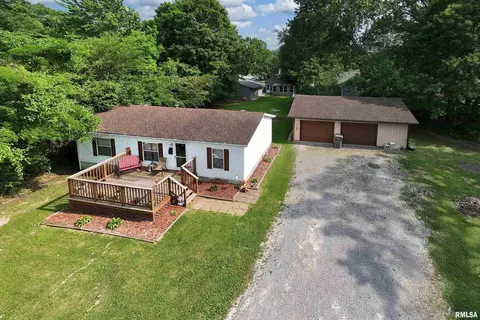 605 Missouri Ave, Carterville, IL 62918