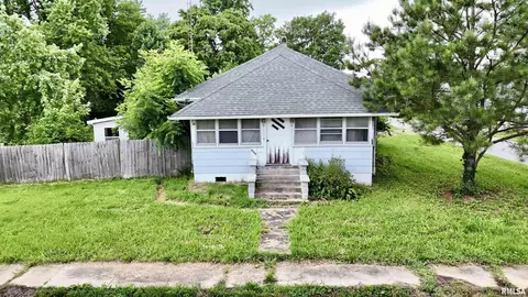 809 Highland St, Benton, IL 62812