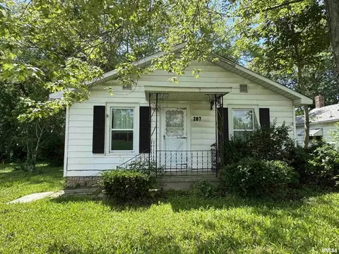 207 S Roosevelt St, Elkville, IL 62932