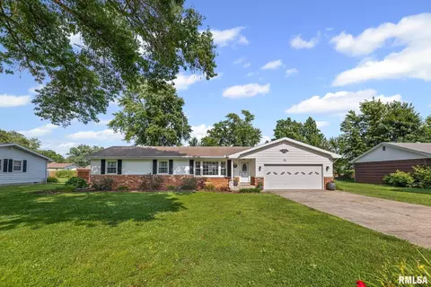 10 Monroe Ave, Salem, IL 62881