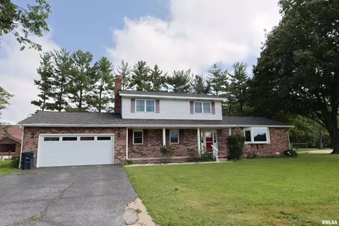 102 Hawthorne, Salem, IL 62881