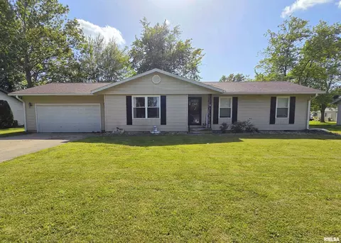 317 Northwood Ln, Salem, IL 62881