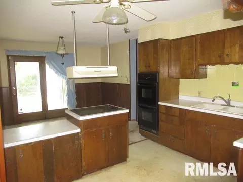 1117 E Ash St, Herrin, IL 62948 photo 5